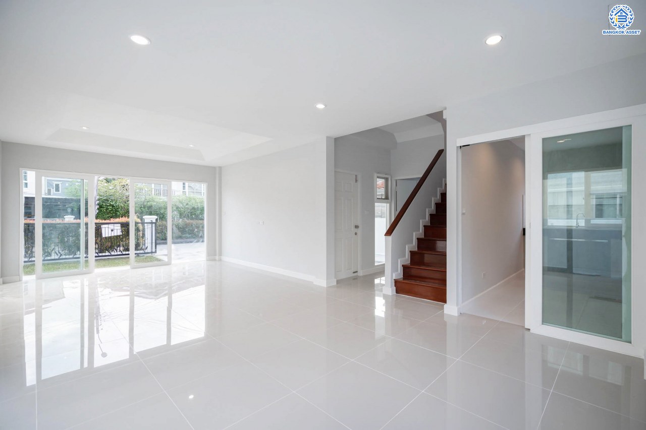 บ้านมือสองตกแต่งใหม่ โครงการ ศุภาลัยการ์เด้นวิลล์ แจ้งวัฒนะ-หลักสี่ เนื้อที่กว่า 63.7 ตร.ว. ฟังก์ชันครบ 3 ห้องนอน 3 ห้องน้ำ 2 ที่จอดรถ บ้านสวย พร้อมเข้าอยู่ ตอบโจทย์ทุกครอบครัว บนทำเลเดินทางสะดวก เข้าสู่ใจกลางเมืองได้อย่างสะดวกสบาย ใกล้ทางด่วนศรีสมานและรถไฟฟ้าสายสีแดง "สถานีดอนเมือง"